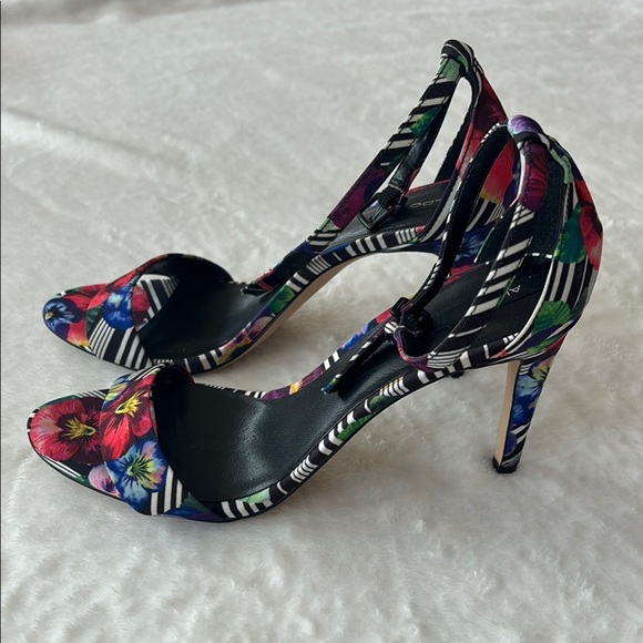 Size 8 Aldo floral 3.5” Heels pumps with Ankle Straps - Picture 4 of 11